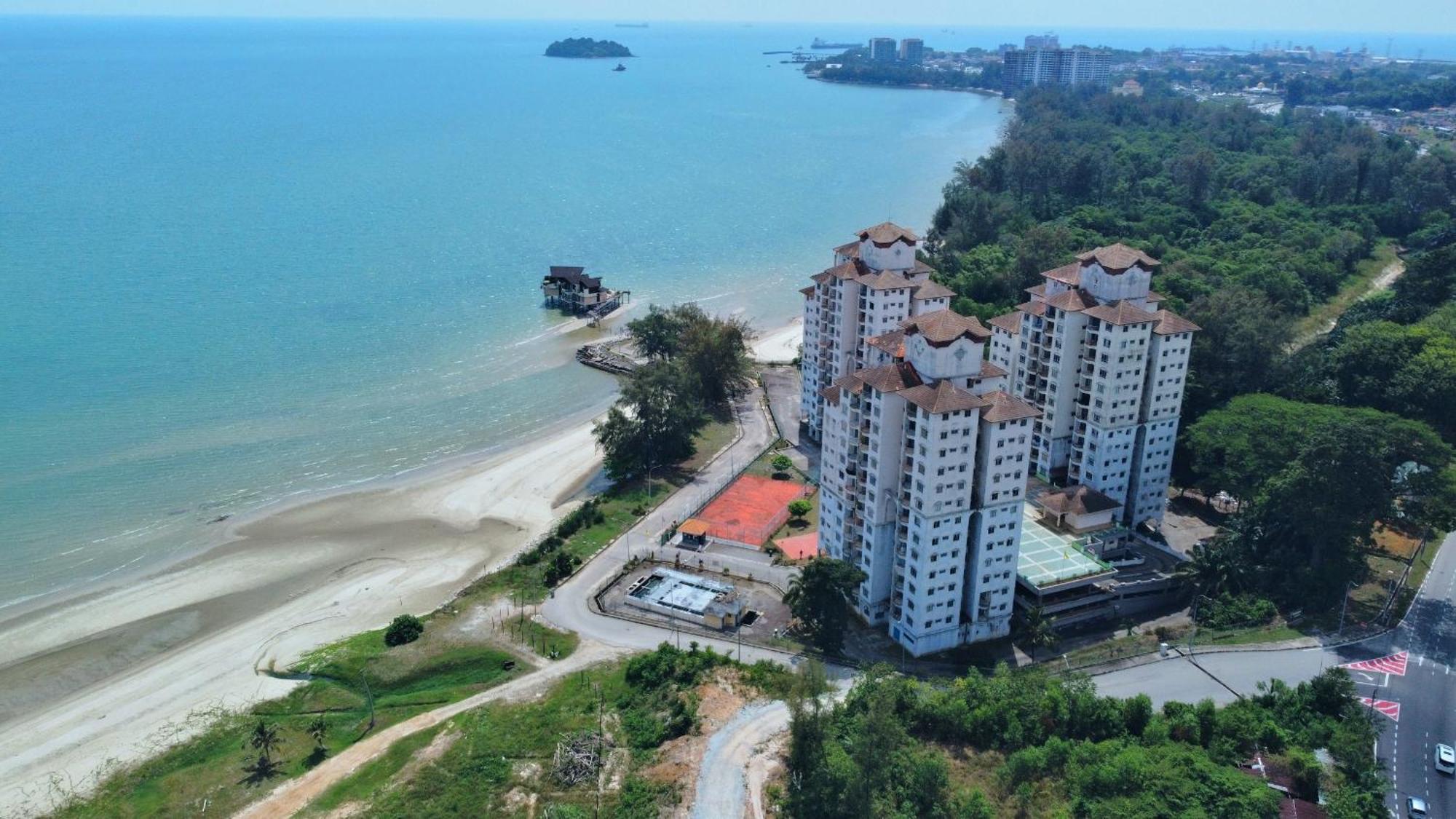 2-5pax Sunshine Beachfront, Free Parking